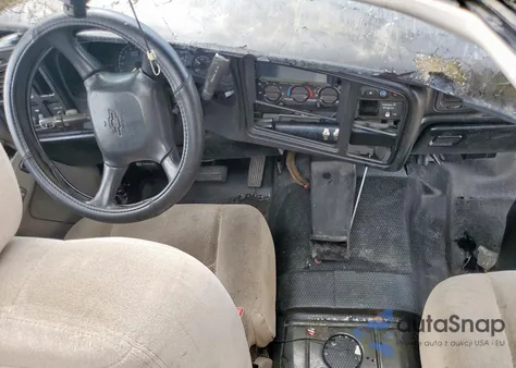 2000 Chevrolet Silverado C1500 z USA, uszkodzony, nr VIN 2GCEC19T8Y1167464